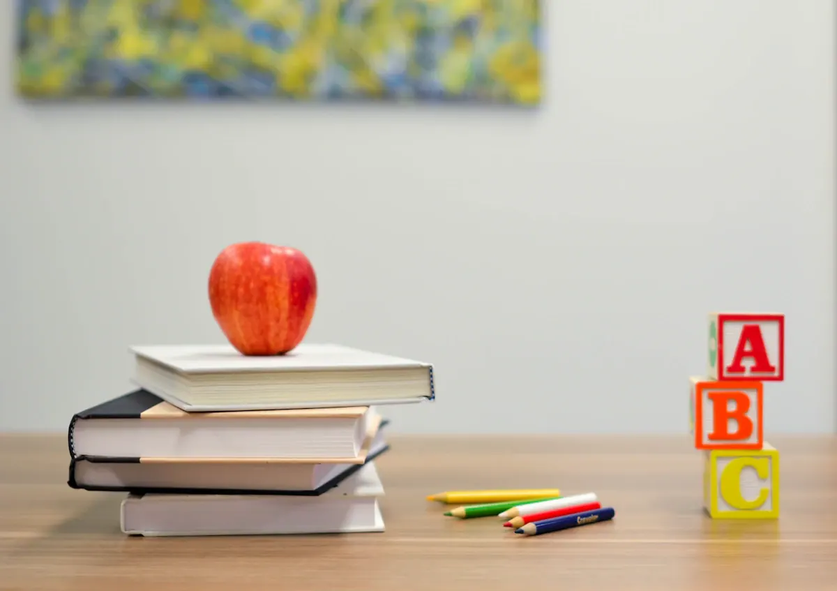 Sala de aula da Nova Rota com alunos interagindo
